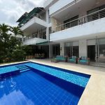 Amplio y cómodo apto para 6 a Max 12 personas con piscina privada en Laguna Club